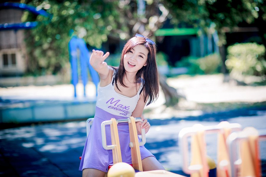 那段岁月，无论从何种角度读你，你都完美无缺，你所缺少的部分，也早已被我用想象的画笔填满。